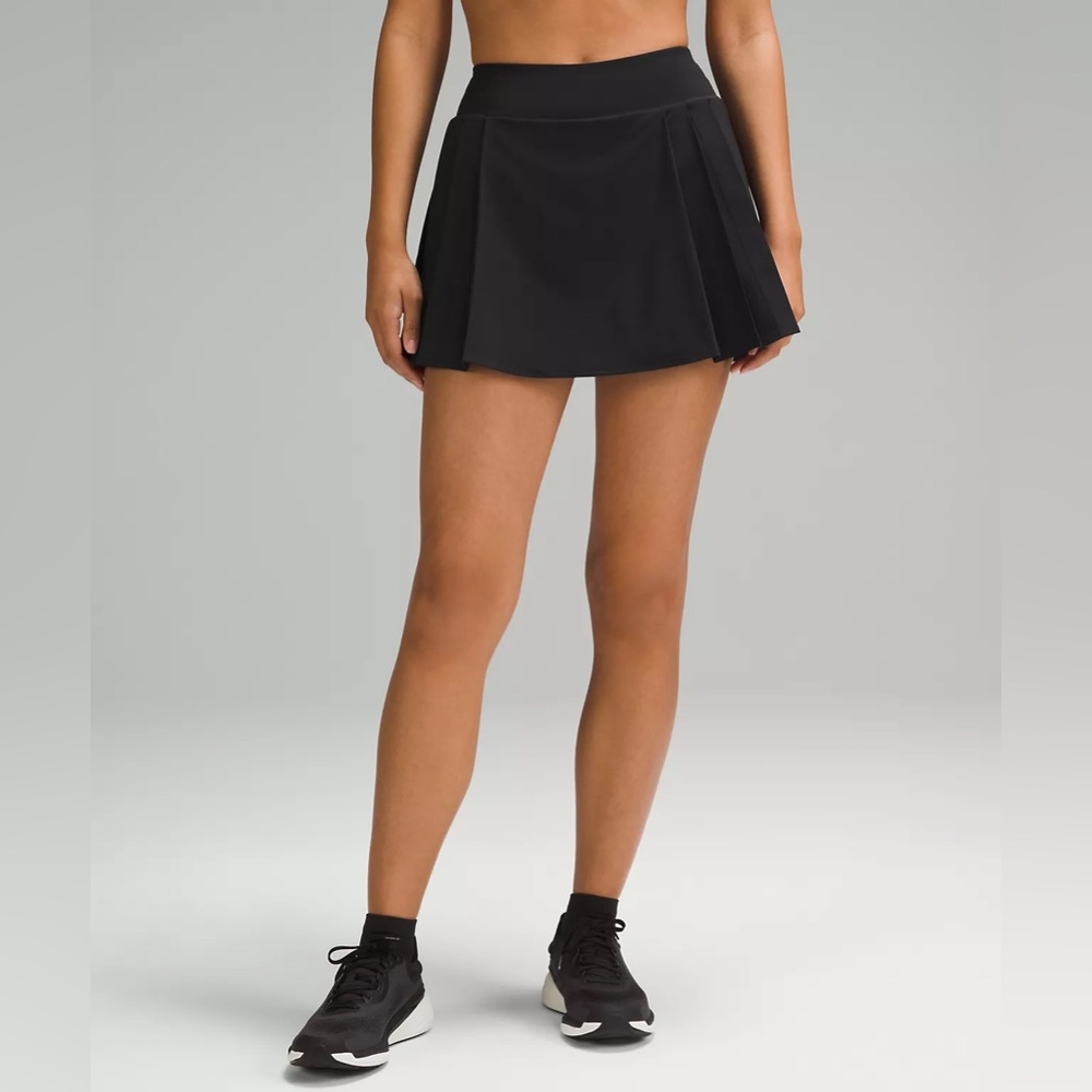 Lululemon Side-Pleat High-Rise Tennis Skirt, no size tag but sure it’s a size 8